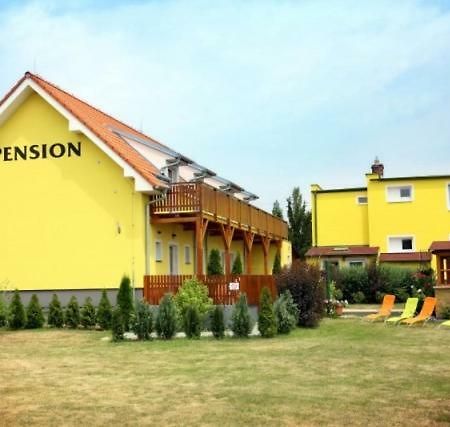 Penzion Tri Koruny - Budova Valerie Havraníky Extérieur photo