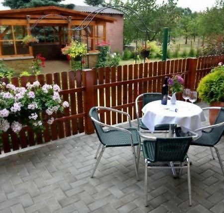 Penzion Tri Koruny - Budova Valerie Havraníky Extérieur photo